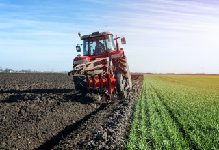 Сельскохозяйственная техника и оборудование, особенности выбора с/х трактора